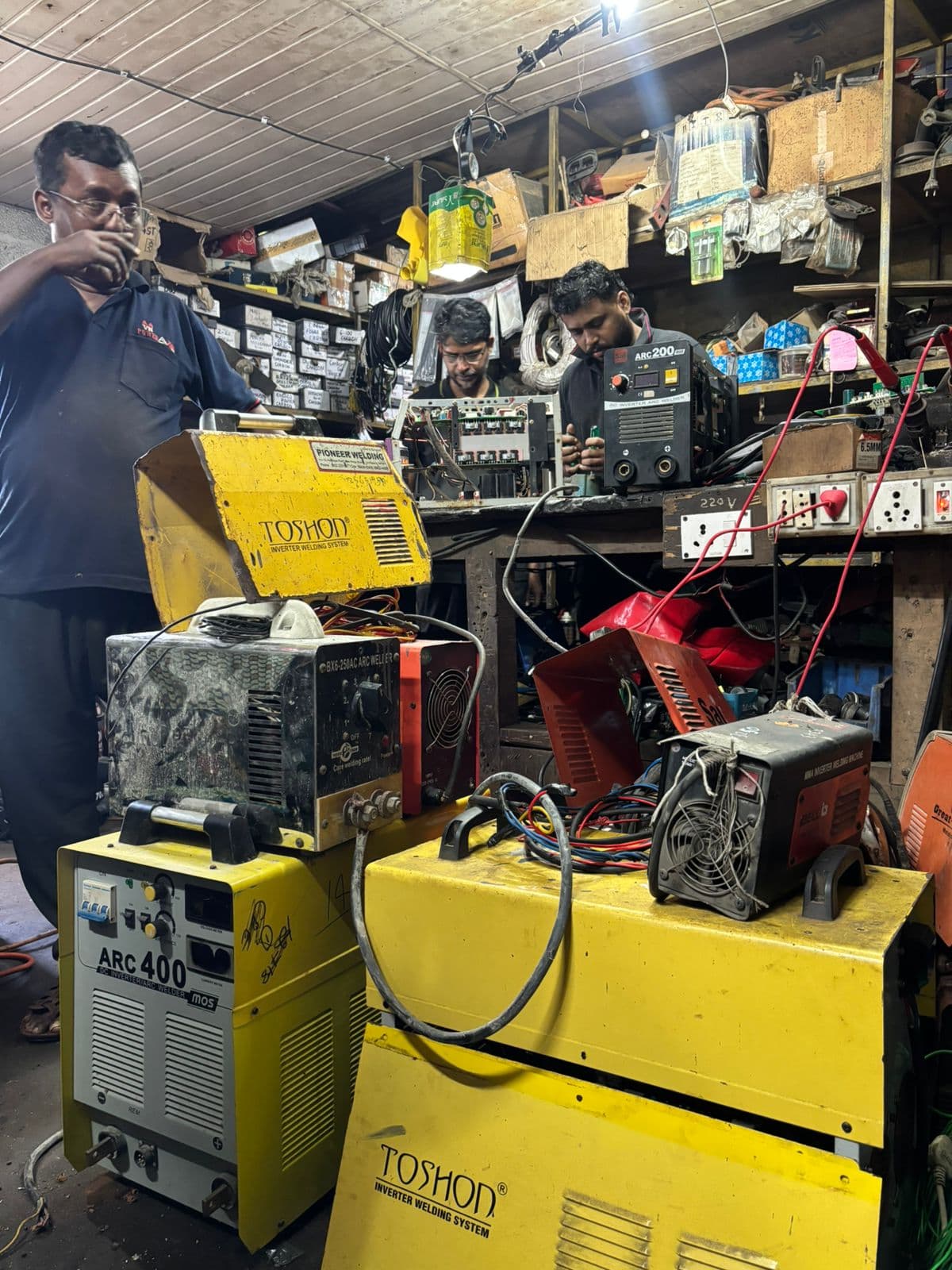 Toshon ARC 400 and other welding machines in the workshop for service